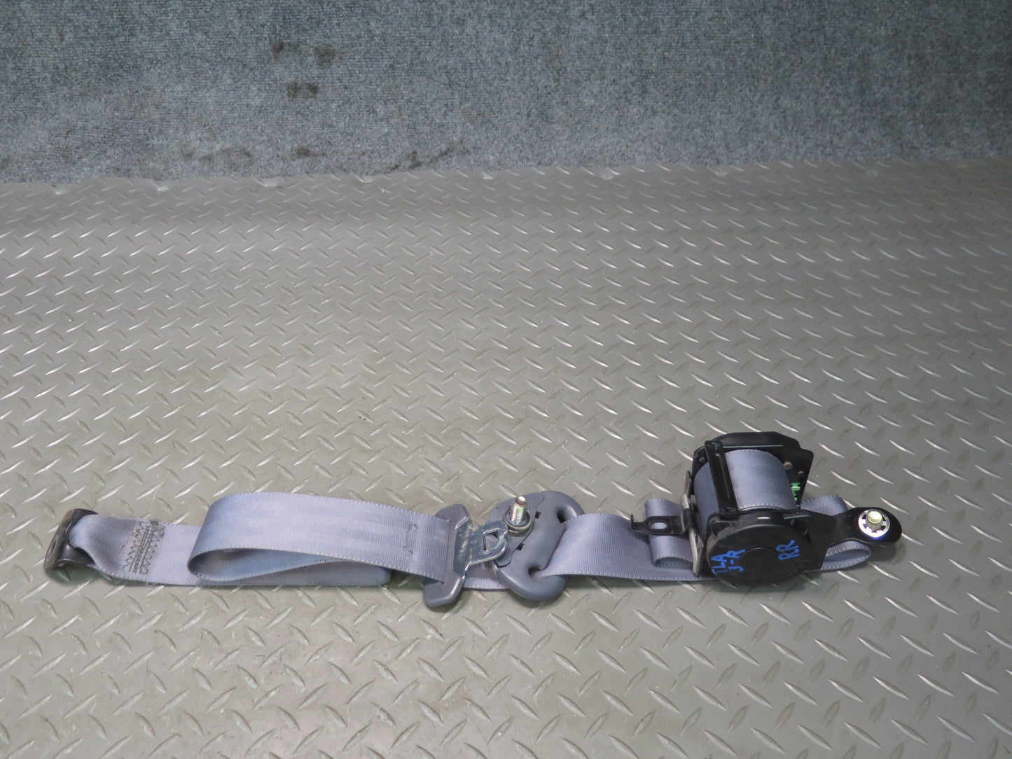 91-92 TOYOTA LAND CRUISER FJ80 SET OF 2 REAR 3-RD ROW LEFT & RIGHT SEATBELT RETRACTORS OEM