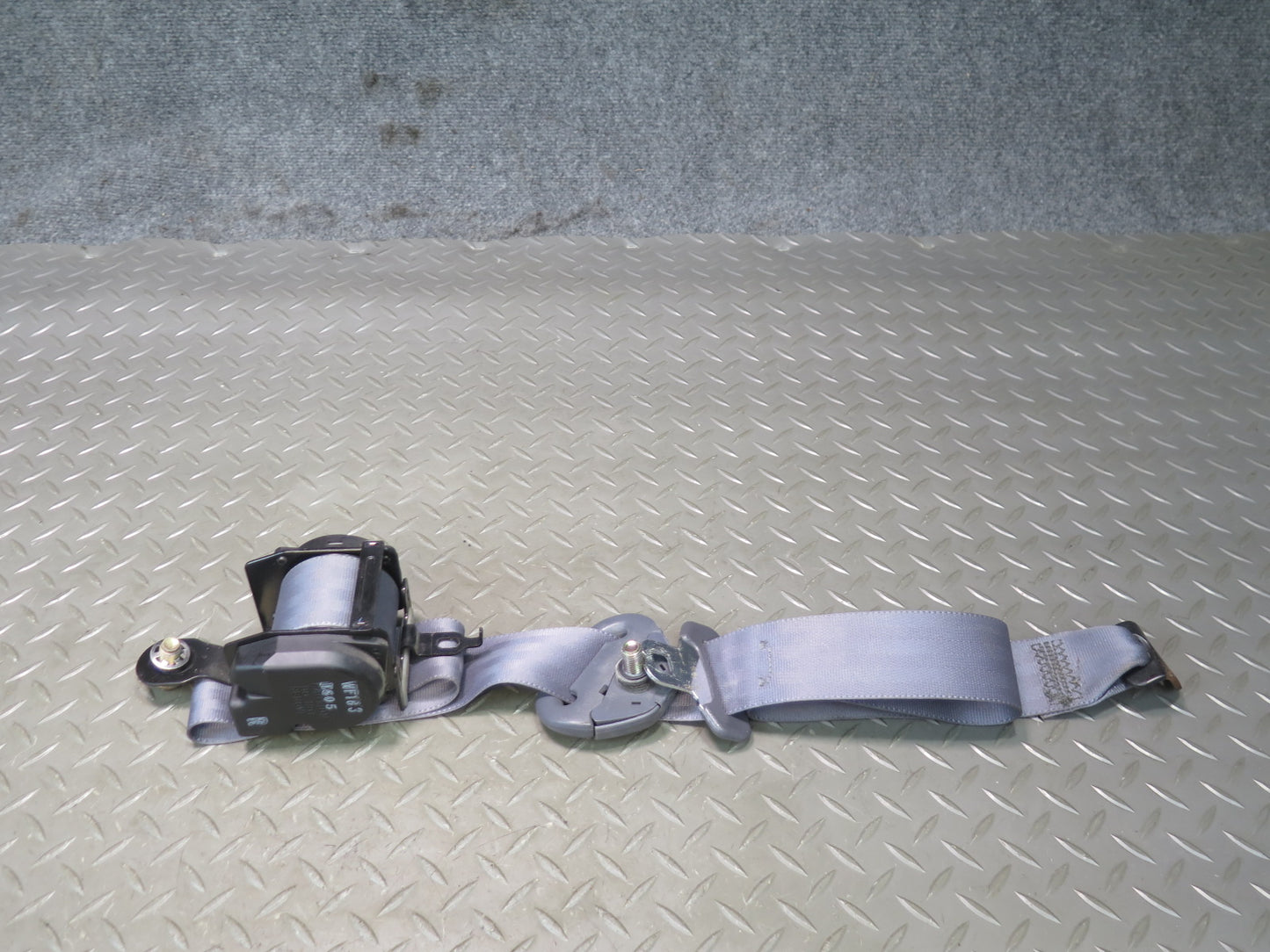 91-92 TOYOTA LAND CRUISER FJ80 SET OF 2 REAR 3-RD ROW LEFT & RIGHT SEATBELT RETRACTORS OEM