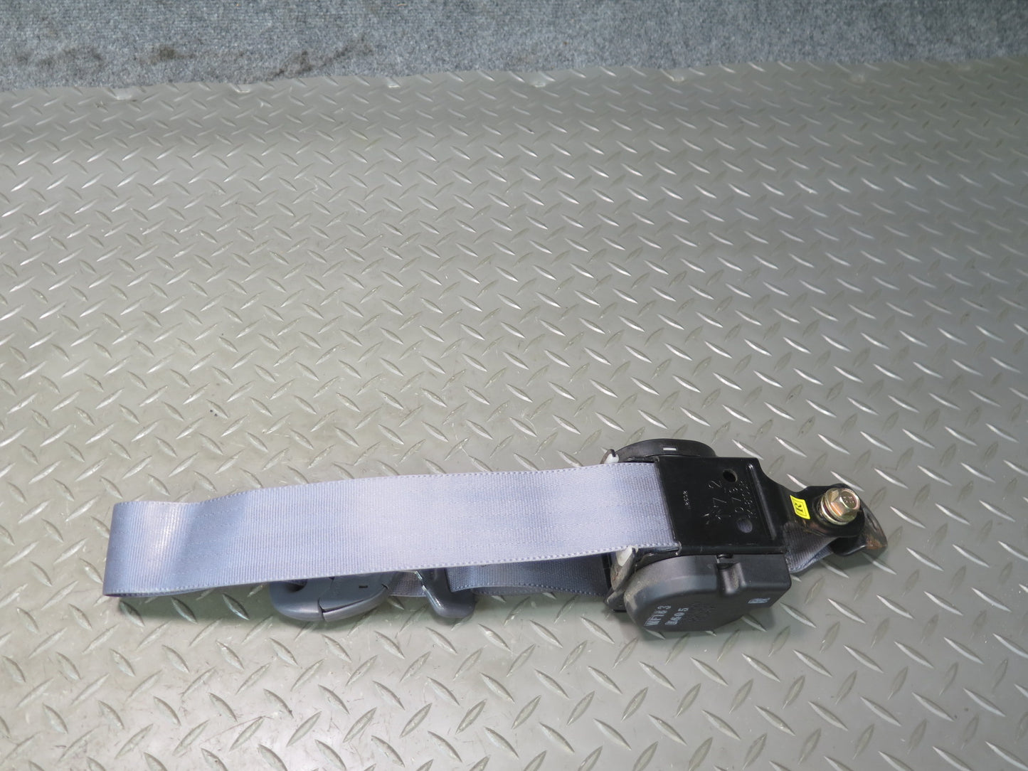 91-92 TOYOTA LAND CRUISER FJ80 SET OF 2 REAR 3-RD ROW LEFT & RIGHT SEATBELT RETRACTORS OEM