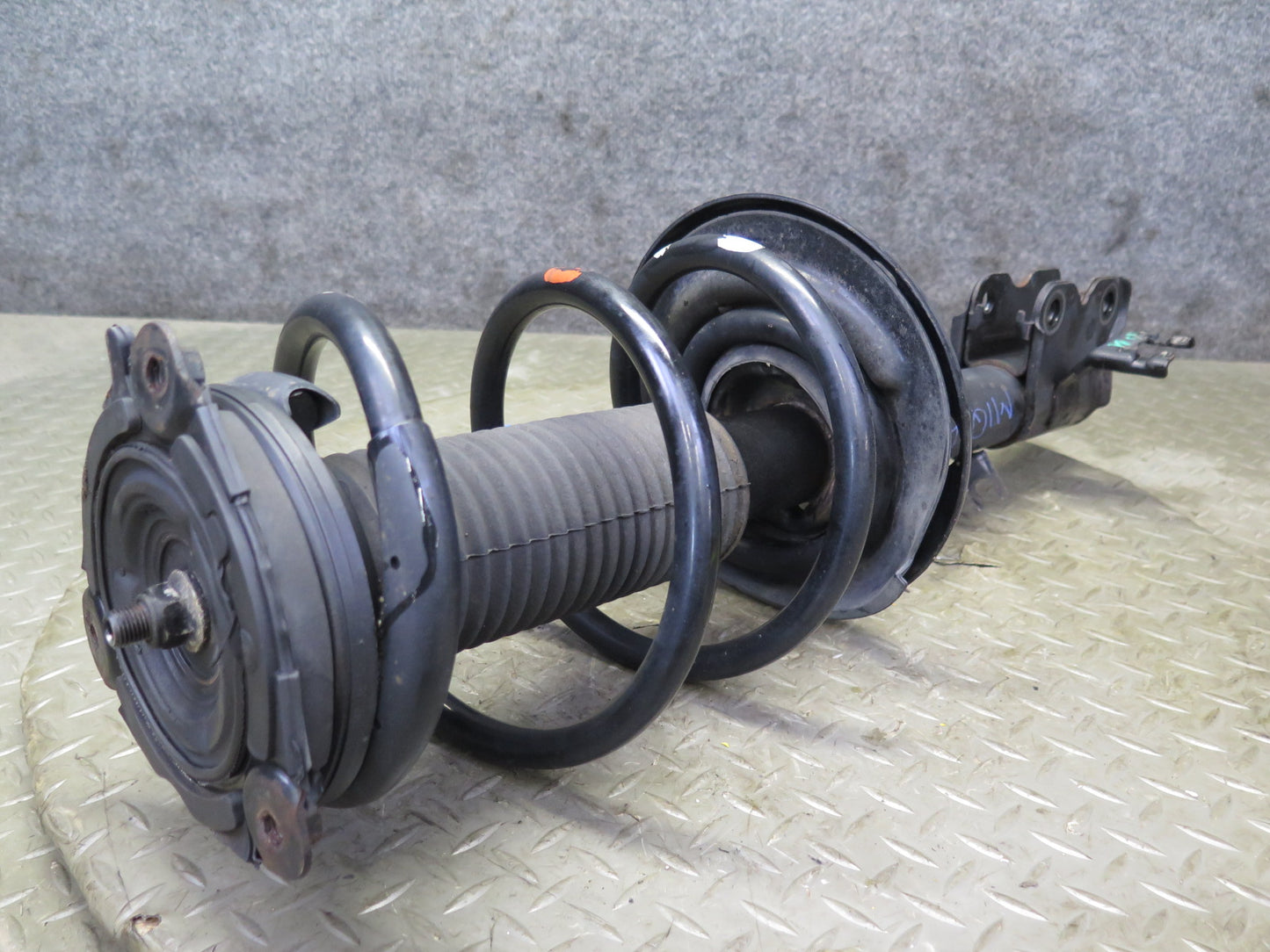 14-17 Infiniti QX60 2.5L Hybrid AWD Front Left Shock Strut Absorber