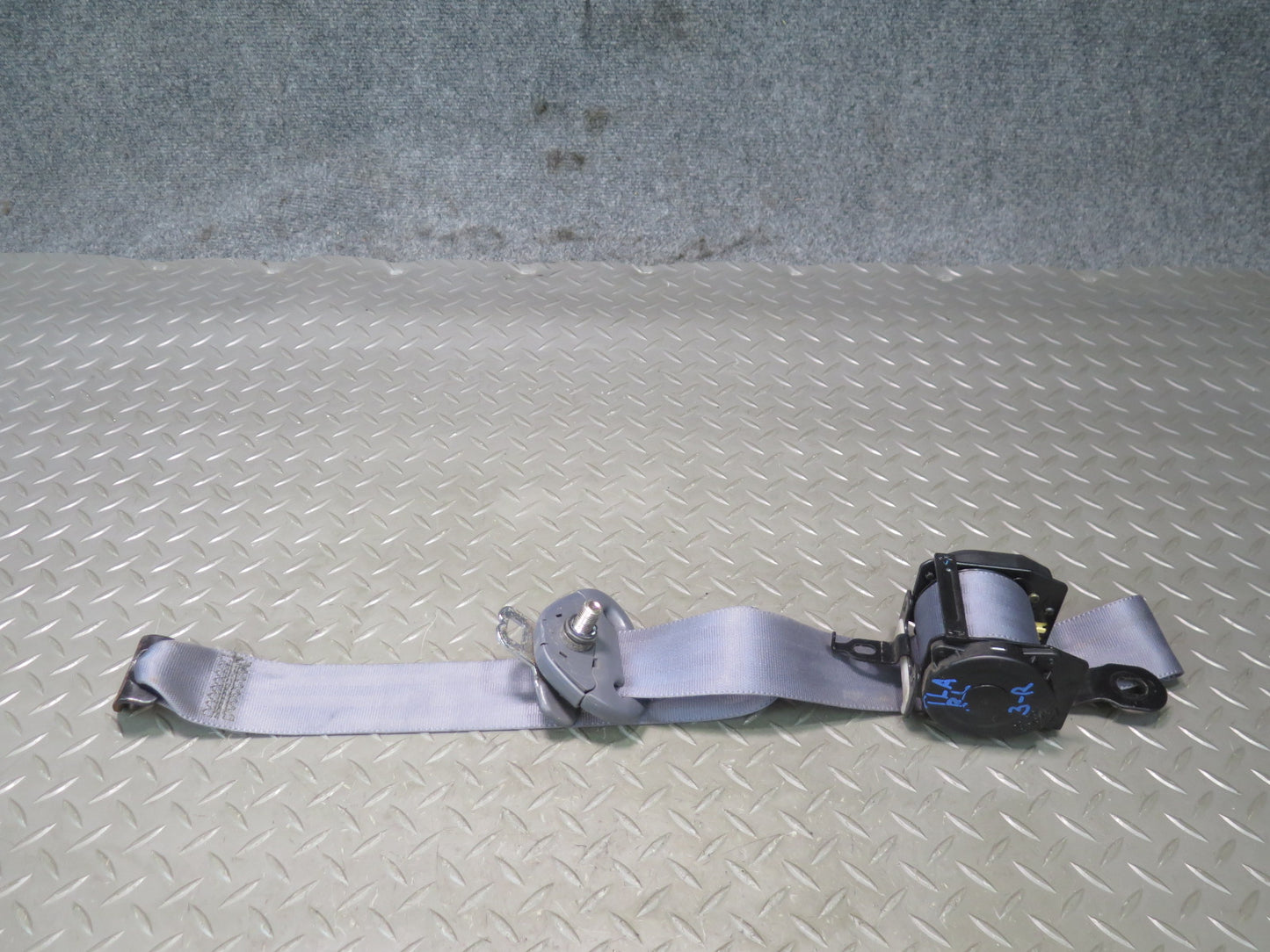 91-92 TOYOTA LAND CRUISER FJ80 SET OF 2 REAR 3-RD ROW LEFT & RIGHT SEATBELT RETRACTORS OEM
