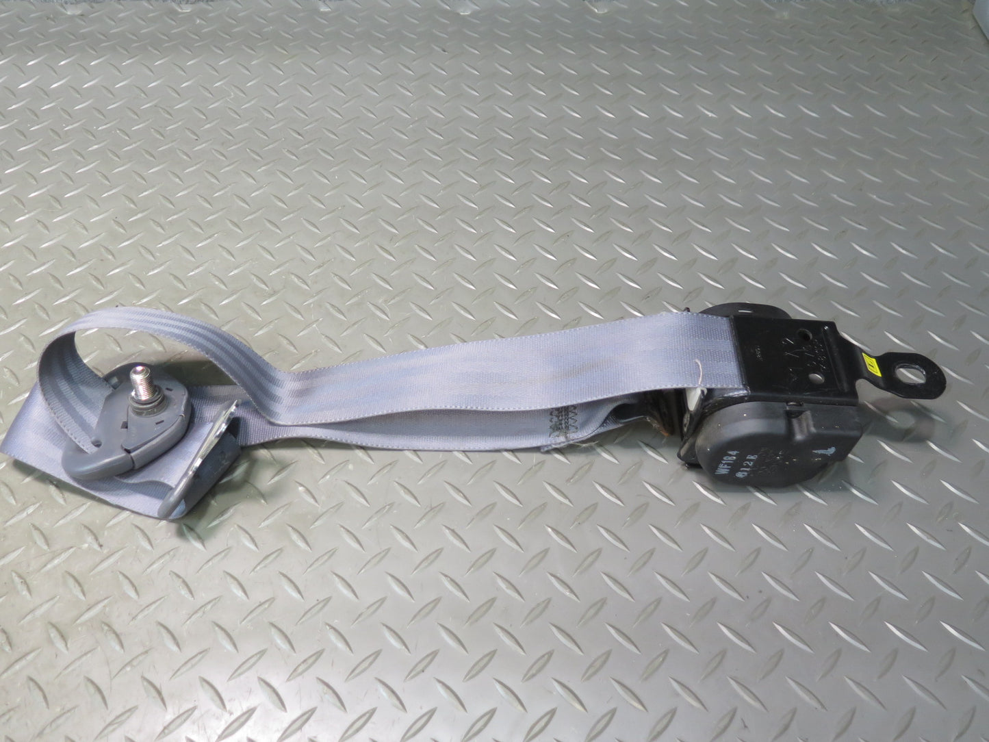91-92 TOYOTA LAND CRUISER FJ80 SET OF 2 REAR 3-RD ROW LEFT & RIGHT SEATBELT RETRACTORS OEM