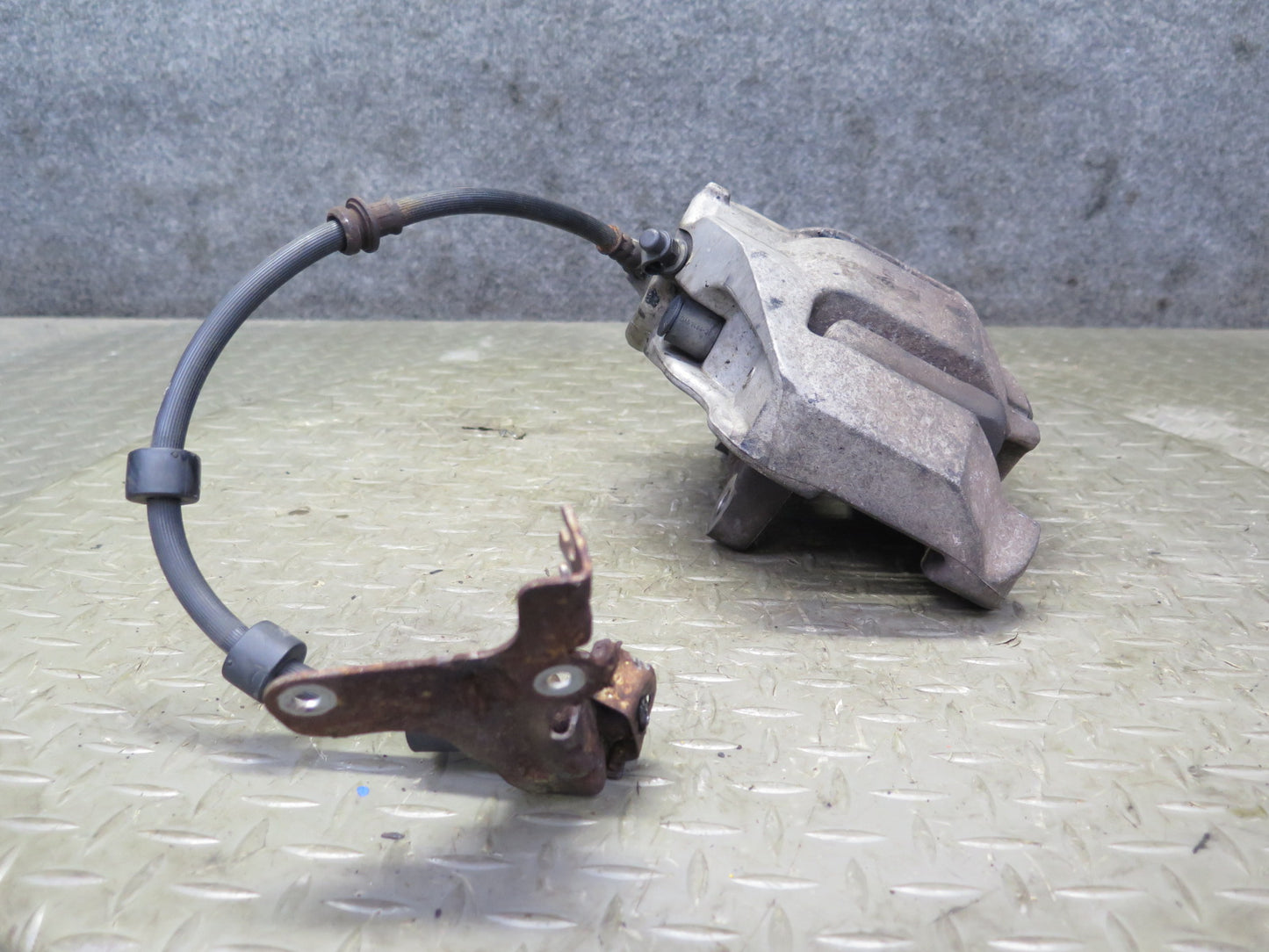 07-13 BMW E90 E92 335xi AWD Set of 2 Front Left & Right Brake Caliper 129K OEM