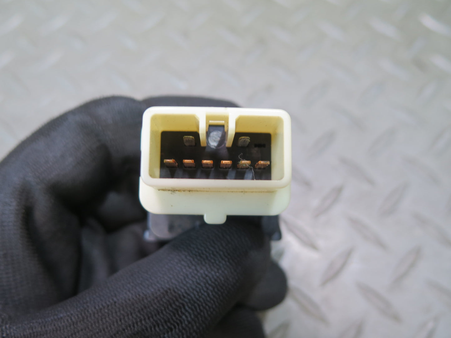 1991-1997 Toyota Land Cruiser FJ80 Differential Lock Switch