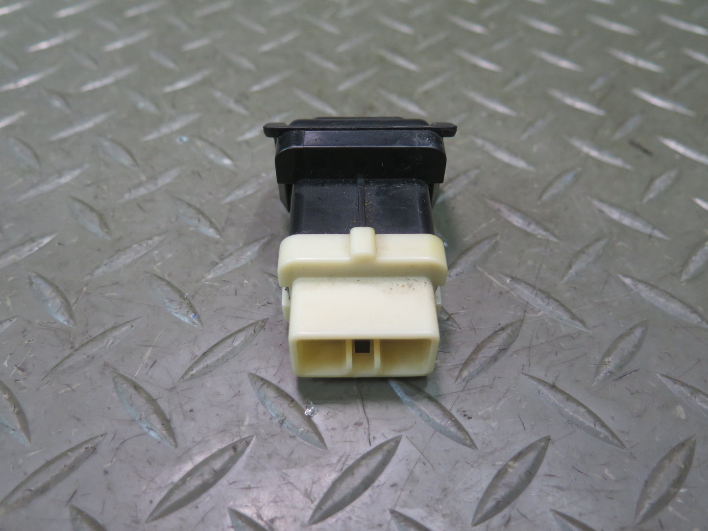 1991-1997 Toyota Land Cruiser FJ80 Differential Lock Switch
