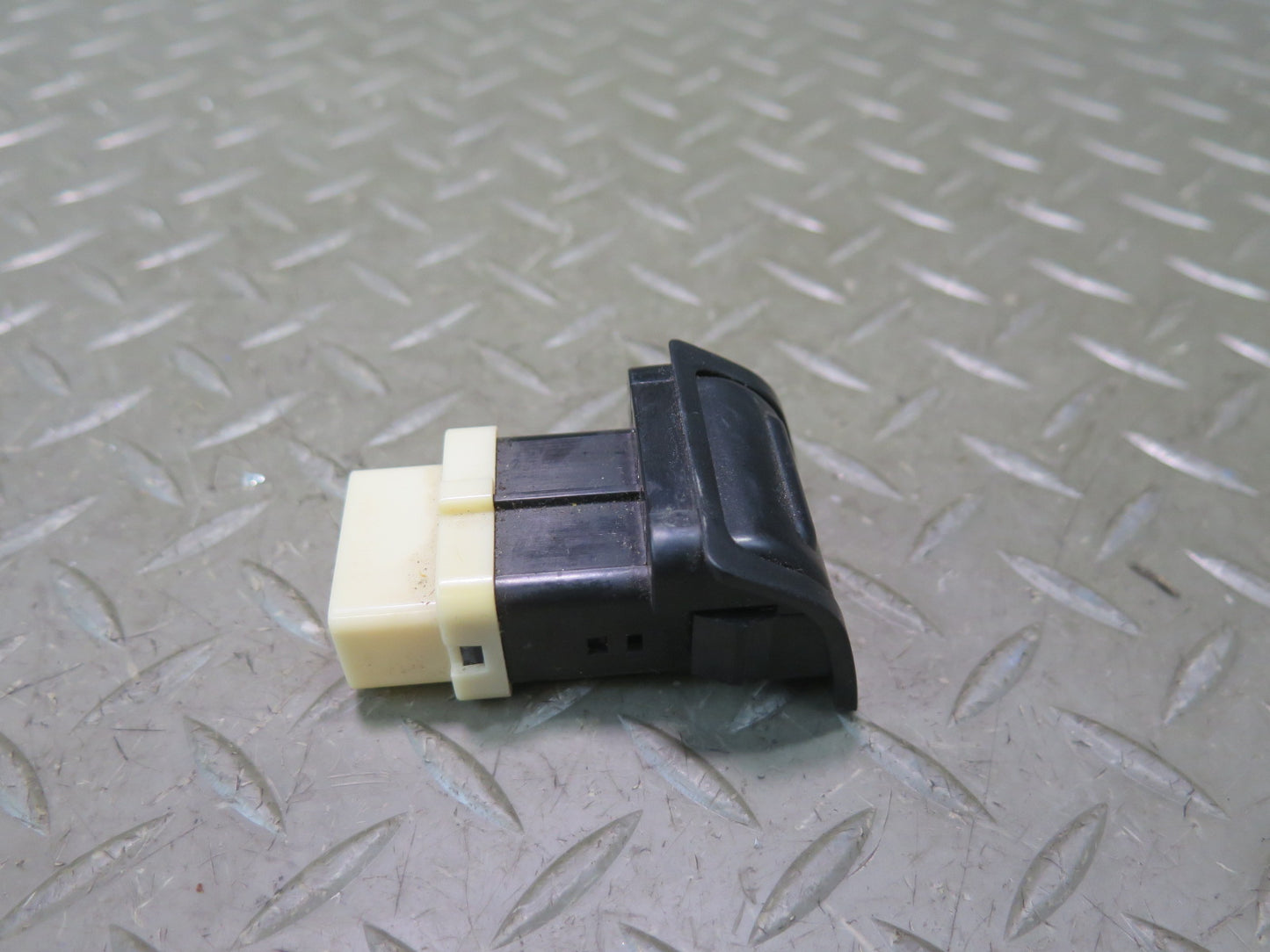 1991-1997 Toyota Land Cruiser FJ80 Differential Lock Switch