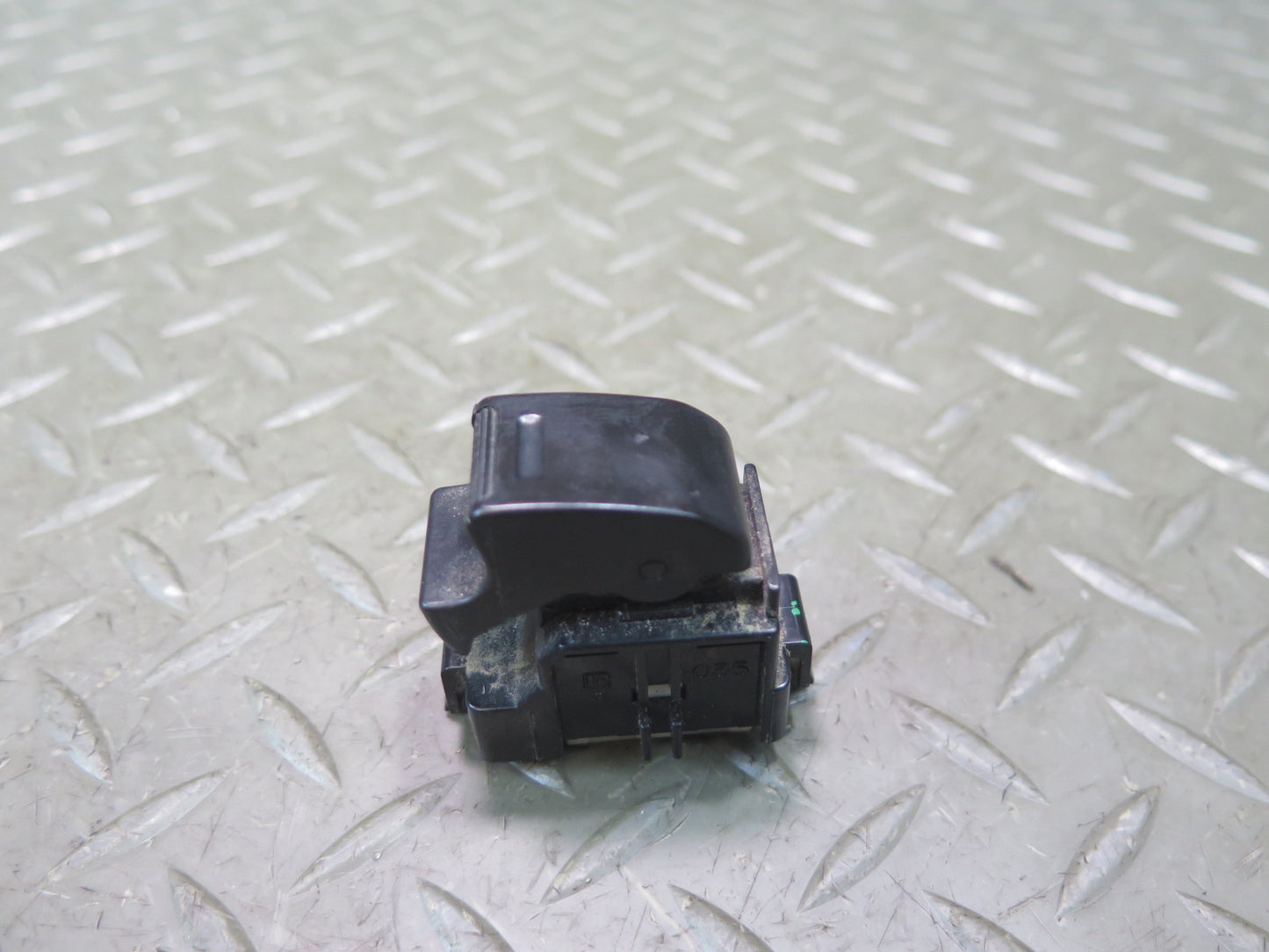 1991-1997 Toyota Land Cruiser FJ80 Rear Right Door Window Switch