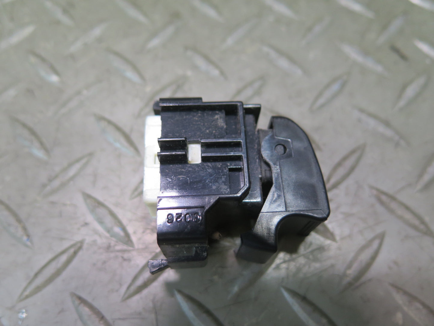 1991-1997 Toyota Land Cruiser FJ80 Rear Right Door Window Switch