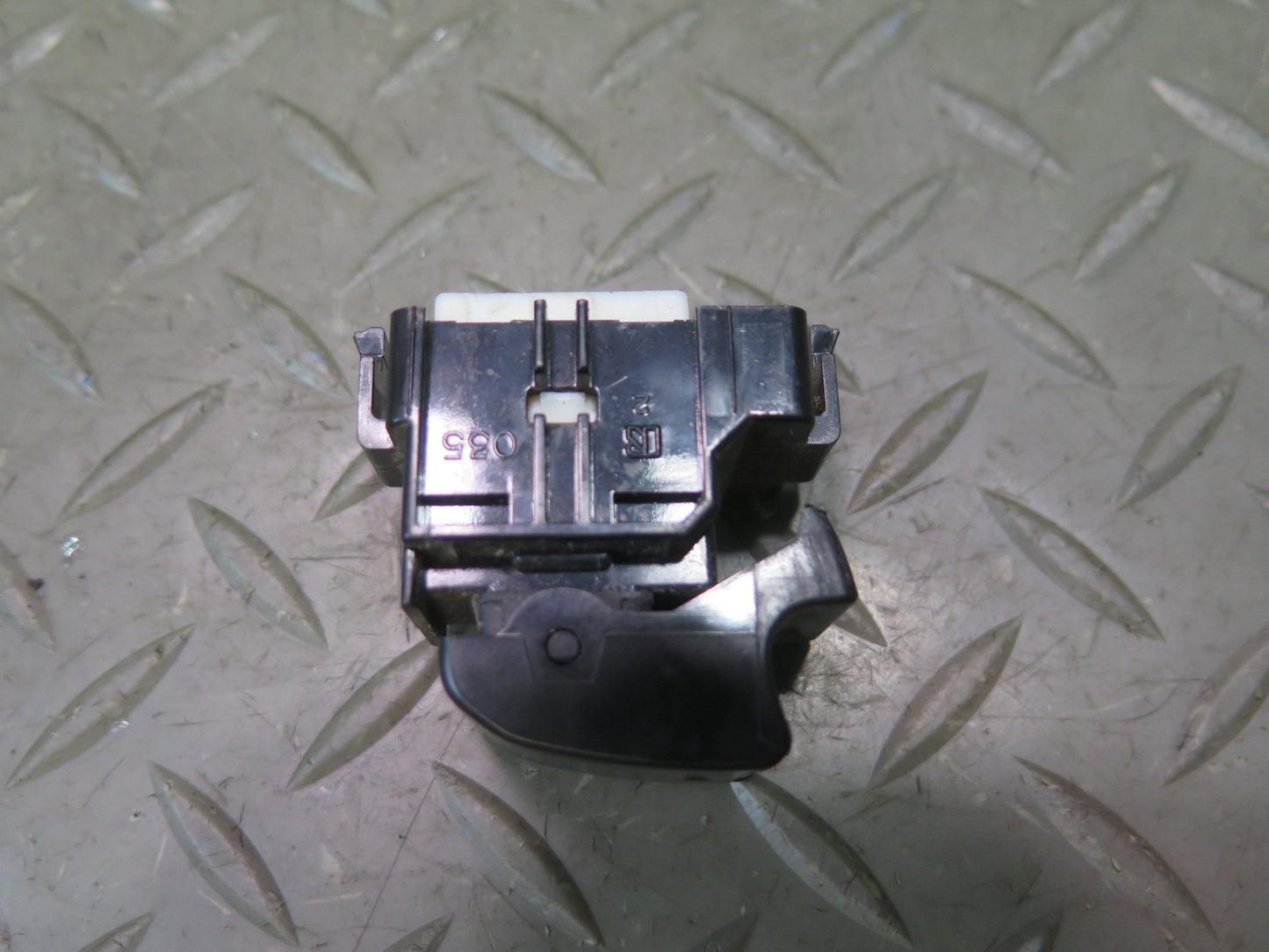 1991-1997 Toyota Land Cruiser FJ80 Rear Right Door Window Switch