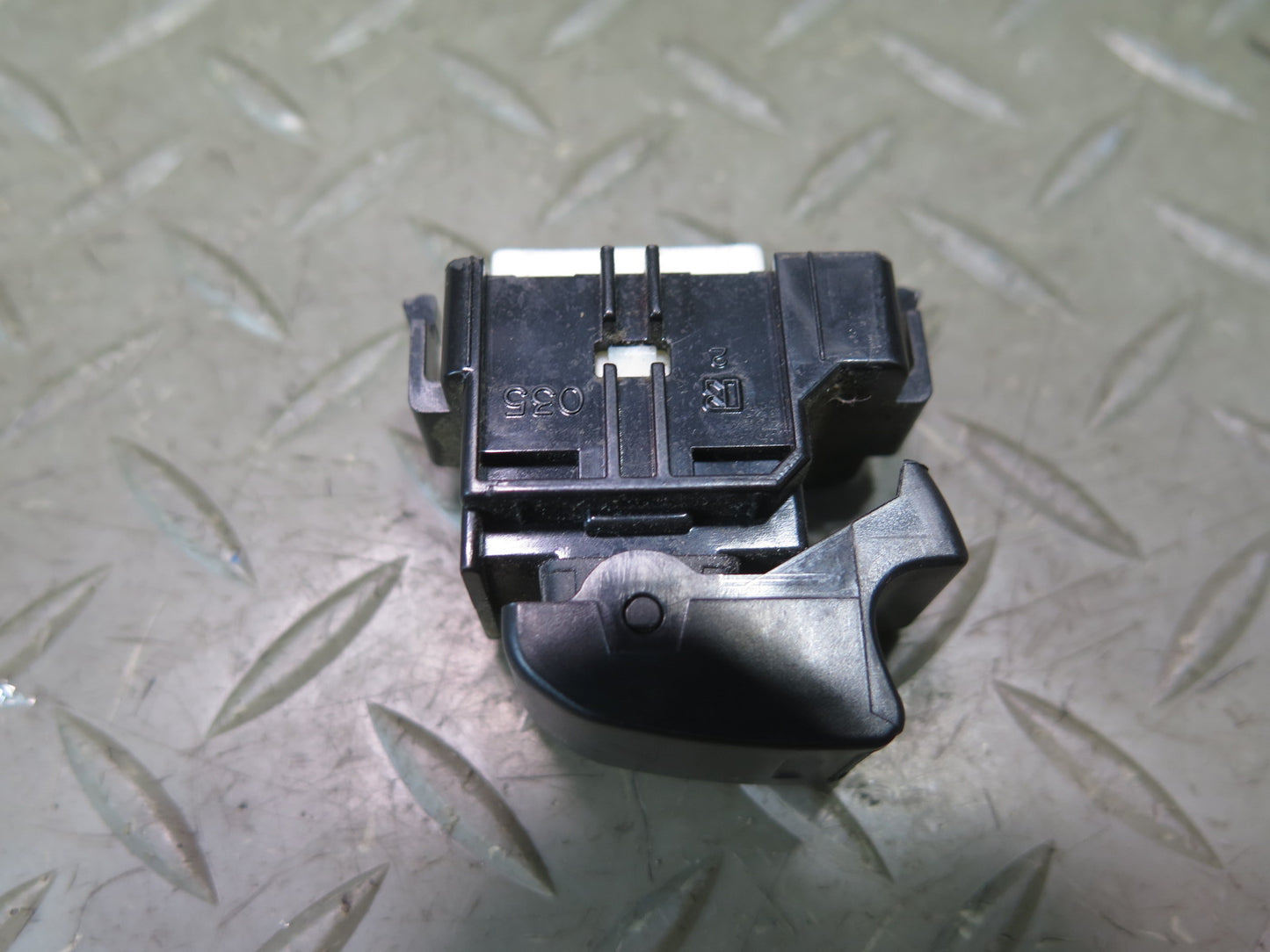 1991-1997 Toyota Land Cruiser FJ80 Rear Left Door Window Switch