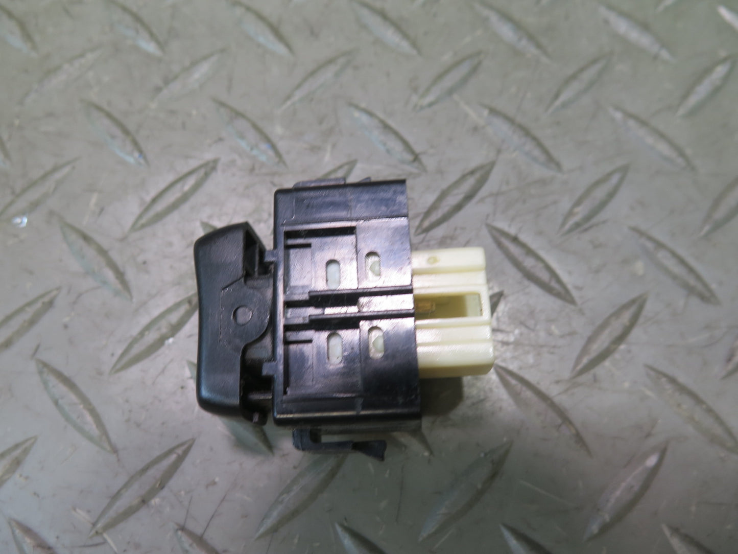 1991-1994 Toyota Land Cruiser FJ80 Front Right Door Lock Switch