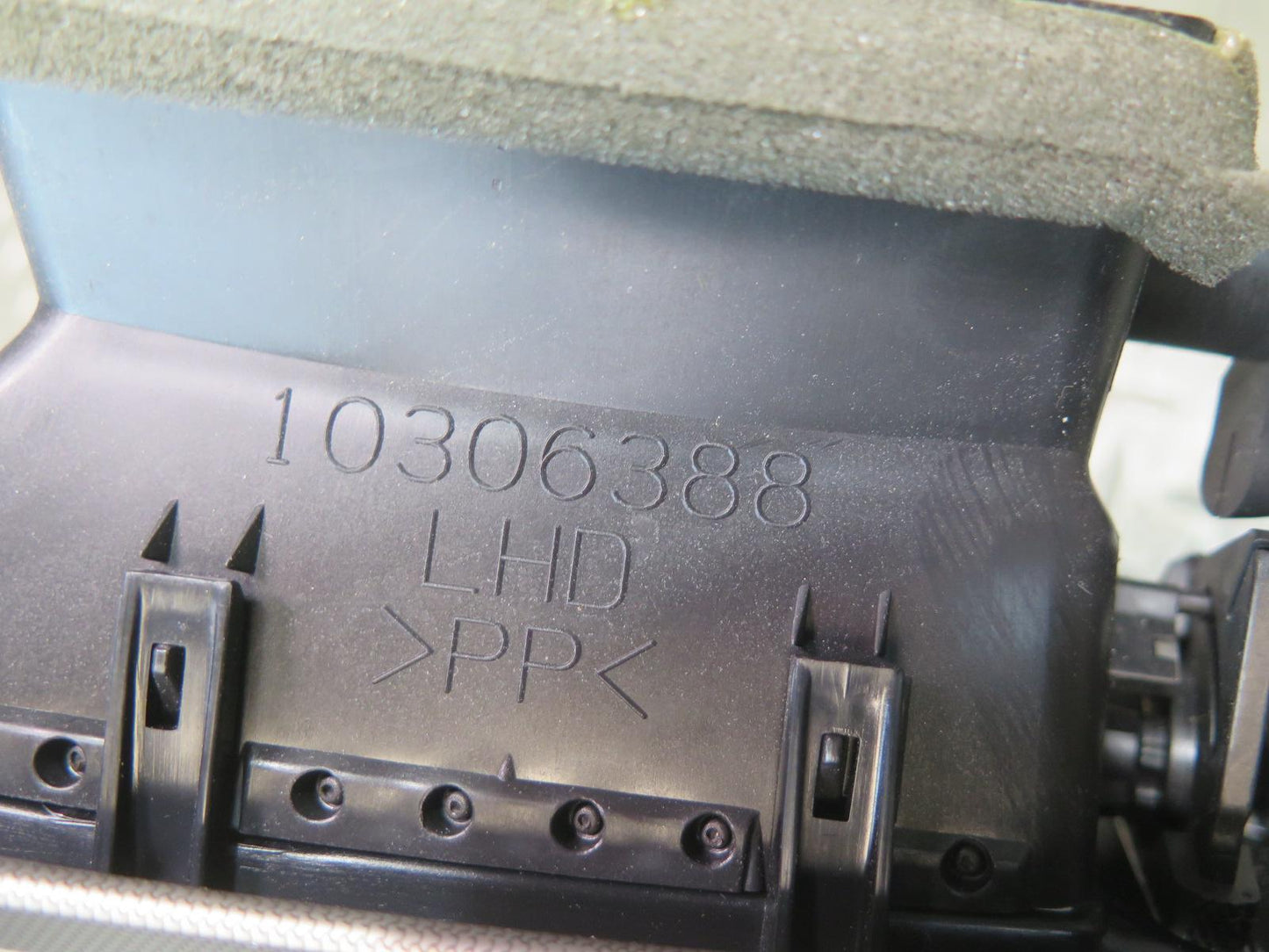 2004-2009 Cadillac XLR Left Side Door Air Vent Mirror Window Switch Panel