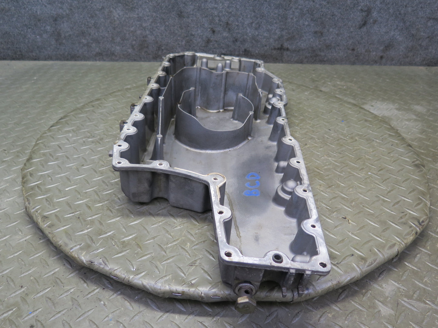 2006-2012 Bentley Flying Spur 6.0L W12 Engine Lower Oil Pan