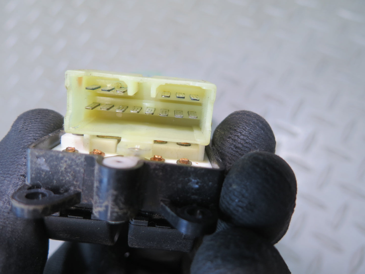1991-1994 Toyota Land Cruiser FJ80 Front Left Master Power Window Switch
