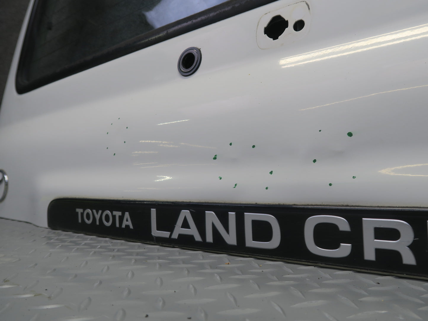 1991-1997 Toyota Land Cruiser FJ80 Rear Back Upper Door Tailgate Trunk Lid White