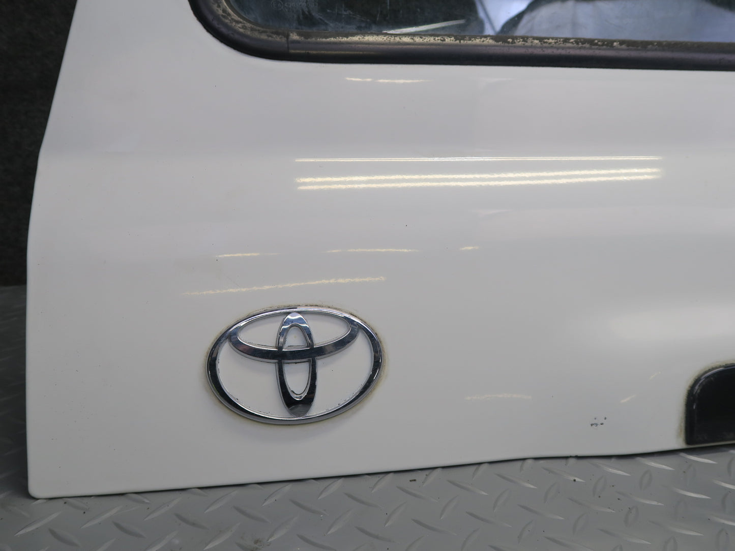 1991-1997 Toyota Land Cruiser FJ80 Rear Back Upper Door Tailgate Trunk Lid White