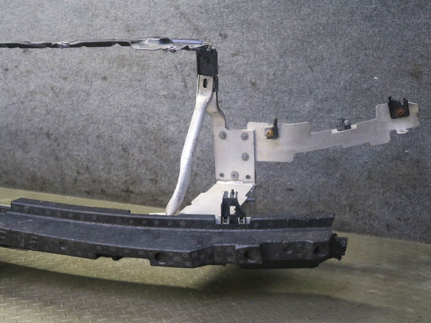 2014-2018 BMW F15 X5 Front Engine Radiator Core Reinforcement Bar Assembly
