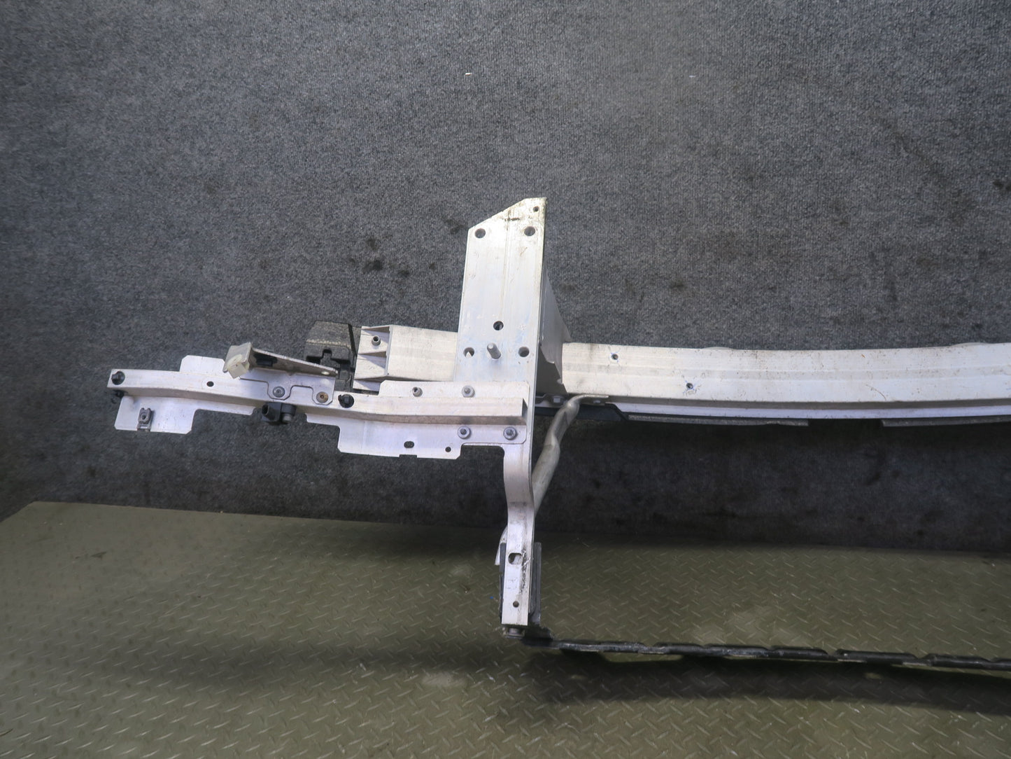 2014-2018 BMW F15 X5 Front Engine Radiator Core Reinforcement Bar Assembly