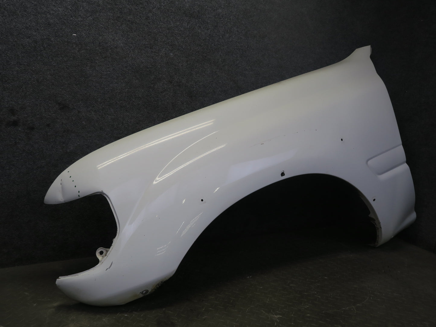 1991-1992 Toyota Land Cruiser FJ80 Front Left Side Fender Shell Panel White
