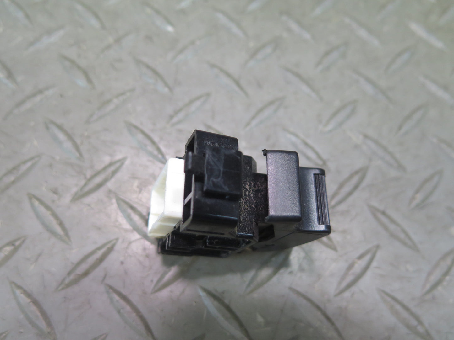 1991-1997 Toyota Land Cruiser FJ80 Front Right Door Window Switch