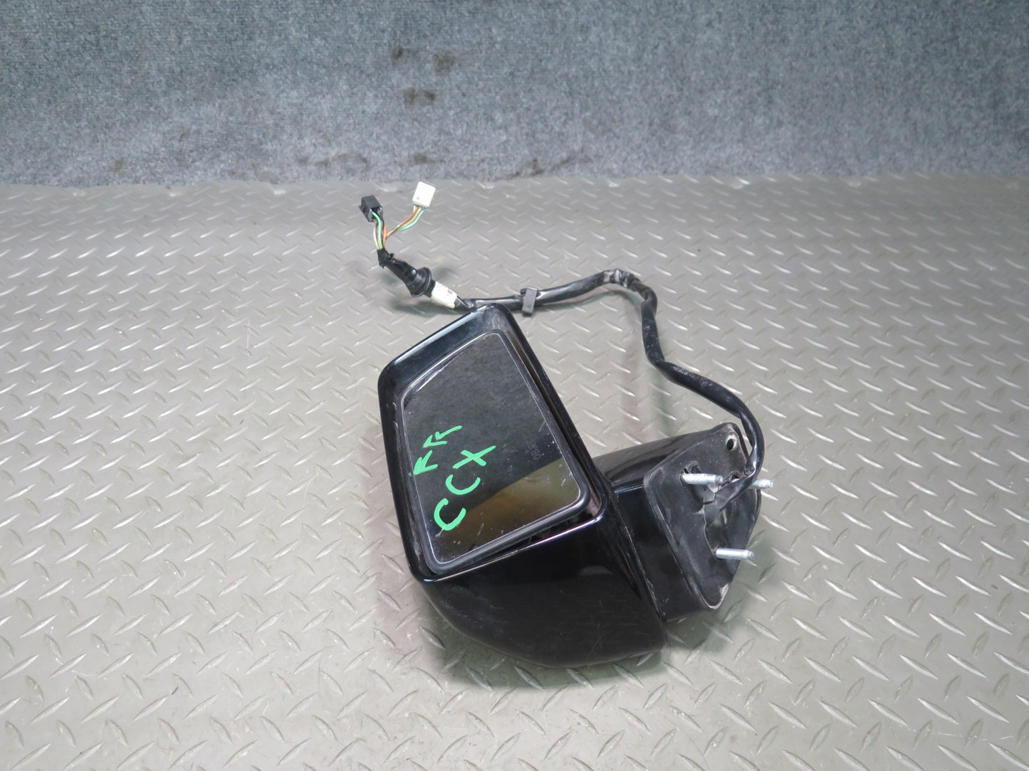 2004-2005 Cadillac XLR Right Passenger Side Door Exterior Side View Mirror Black