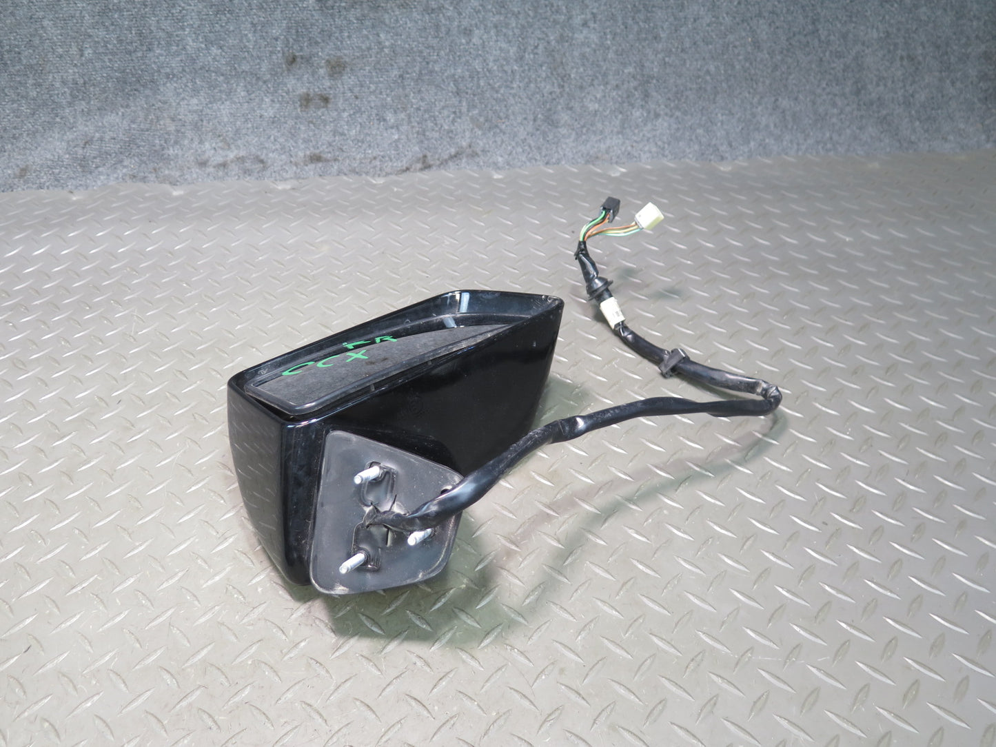 2004-2005 Cadillac XLR Right Passenger Side Door Exterior Side View Mirror Black