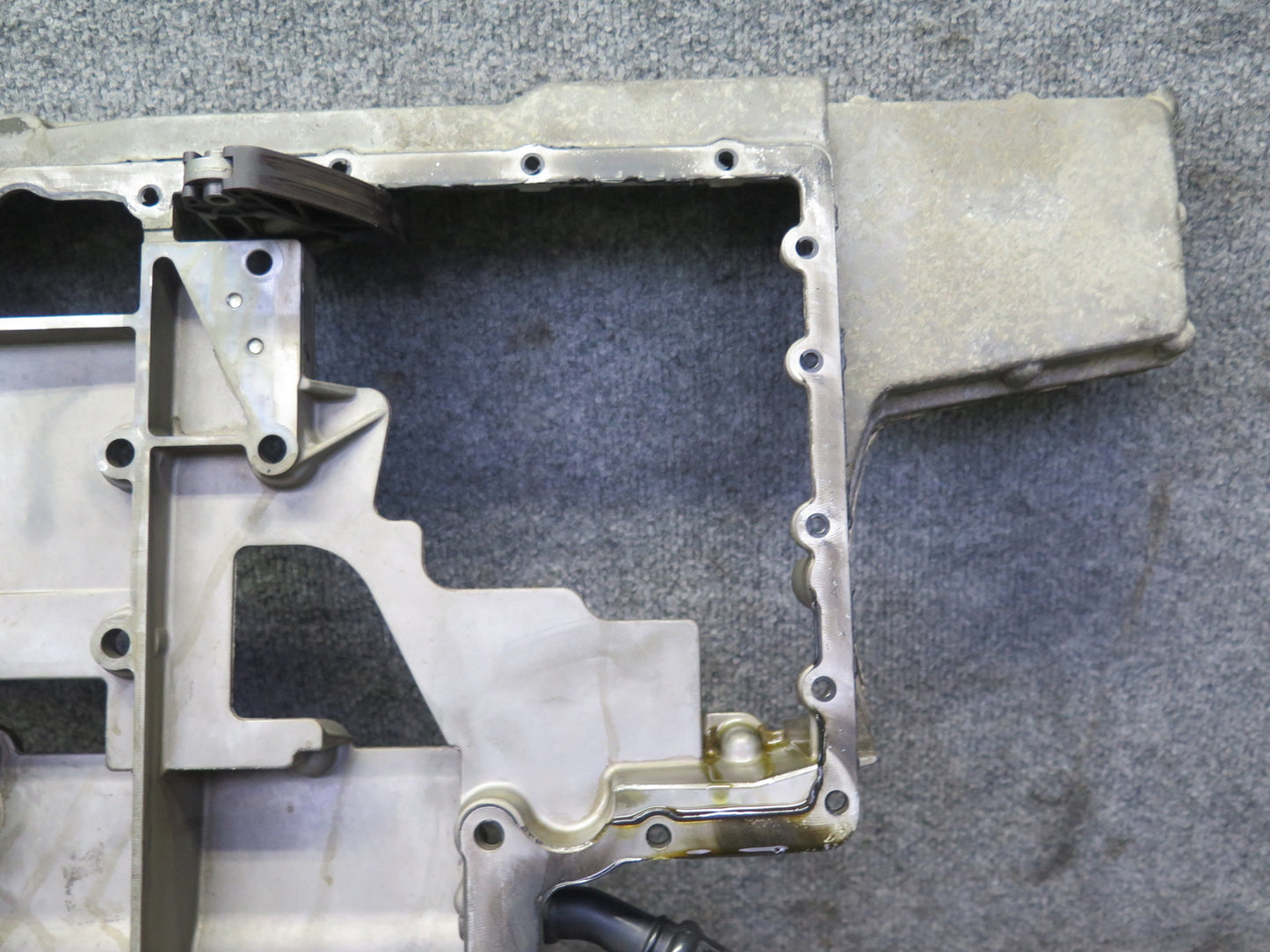 2006-2012 Bentley Flying Spur 6.0L W12 Engine Upper Oil Pan