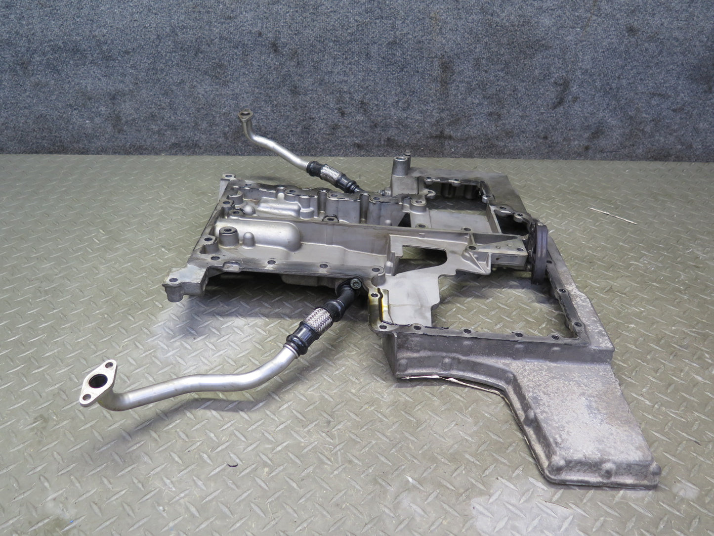 2006-2012 Bentley Flying Spur 6.0L W12 Engine Upper Oil Pan
