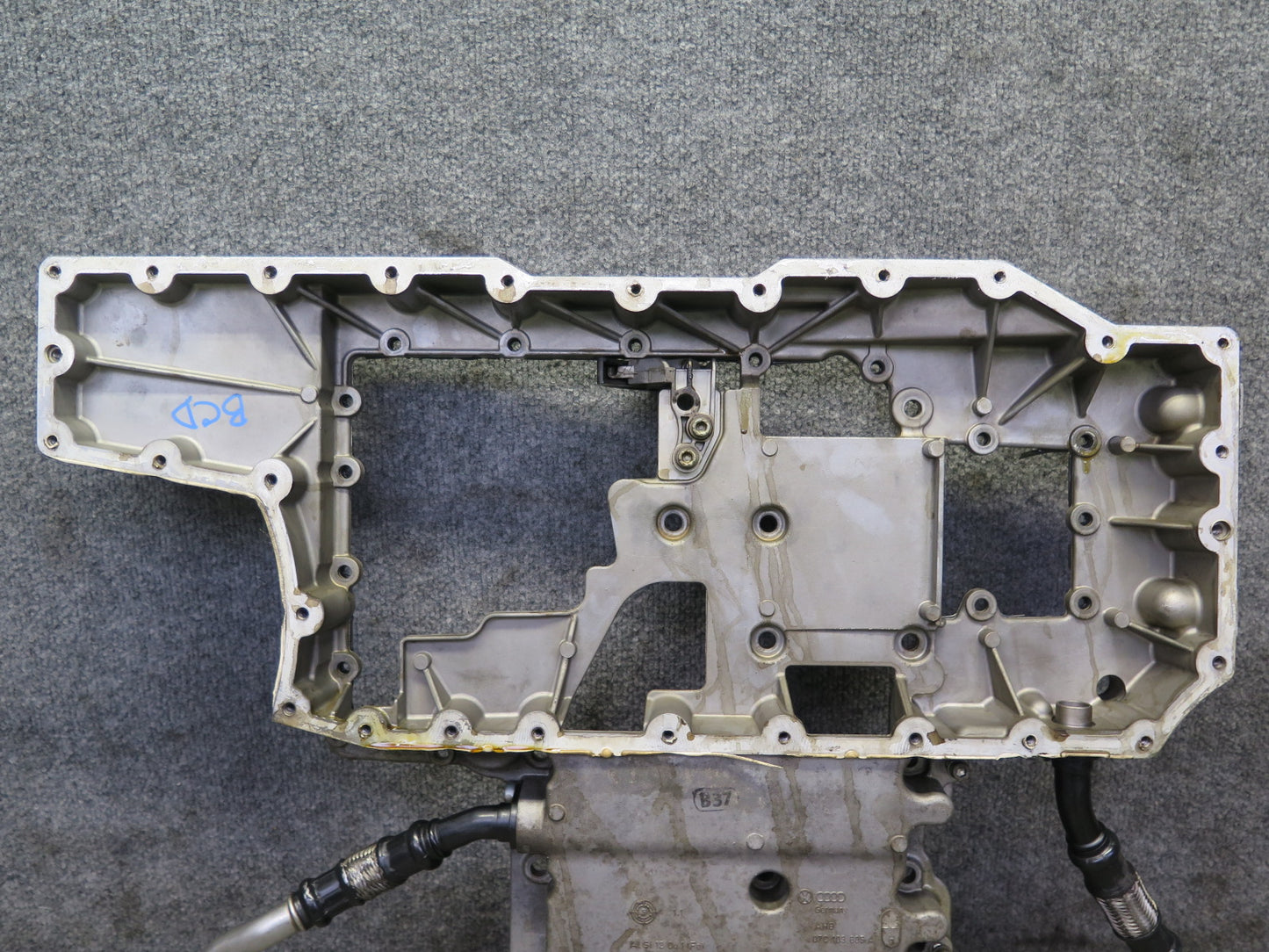2006-2012 Bentley Flying Spur 6.0L W12 Engine Upper Oil Pan
