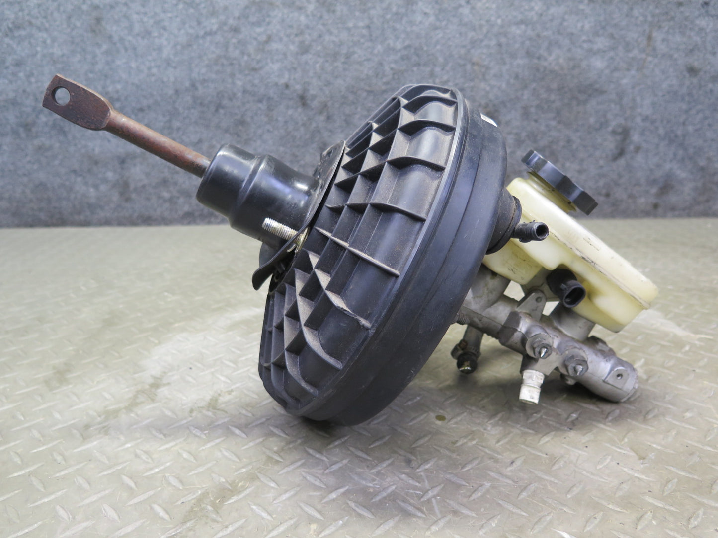 1993 Chevrolet Corvette C4 M/T Brake Master Cylinder Booster Fluid Reservoir OEM