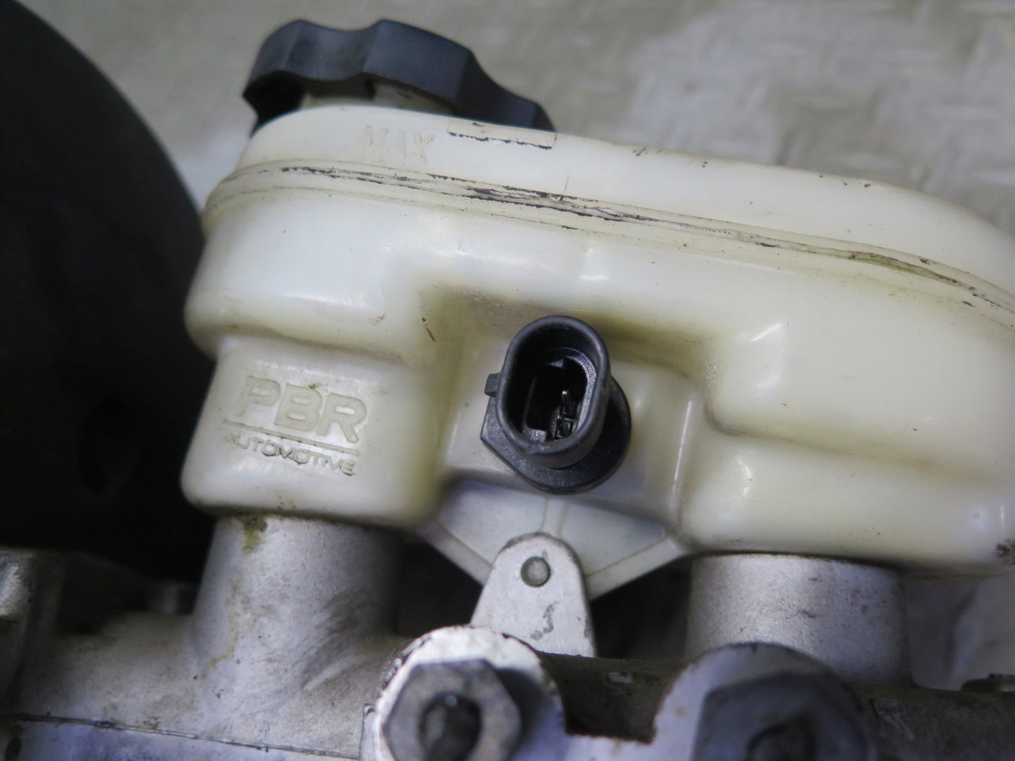 1993 Chevrolet Corvette C4 M/T Brake Master Cylinder Booster Fluid Reservoir OEM