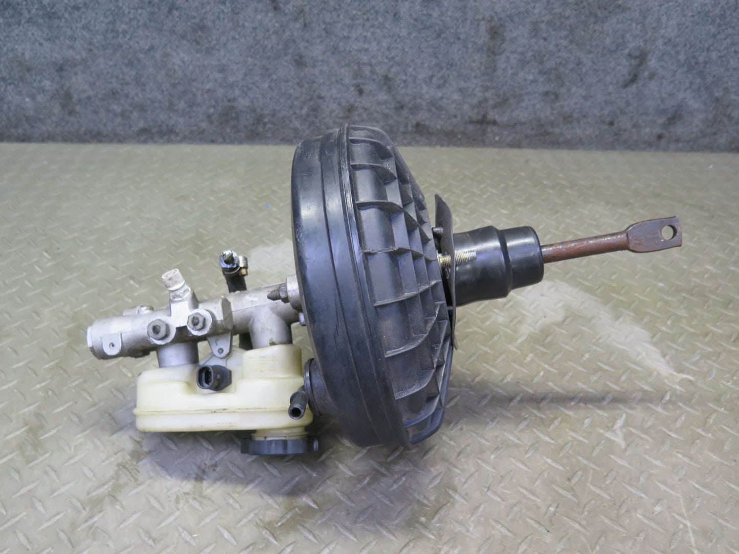 1993 Chevrolet Corvette C4 M/T Brake Master Cylinder Booster Fluid Reservoir OEM