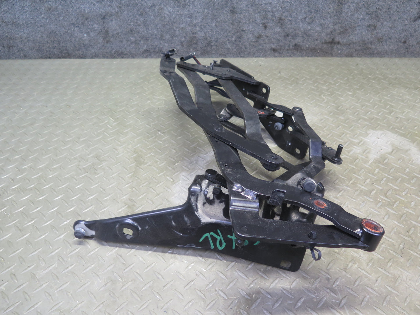 2004-2009 Cadillac XLR Rear Left & Right Side Convertible TOP Hinge Bracket Set