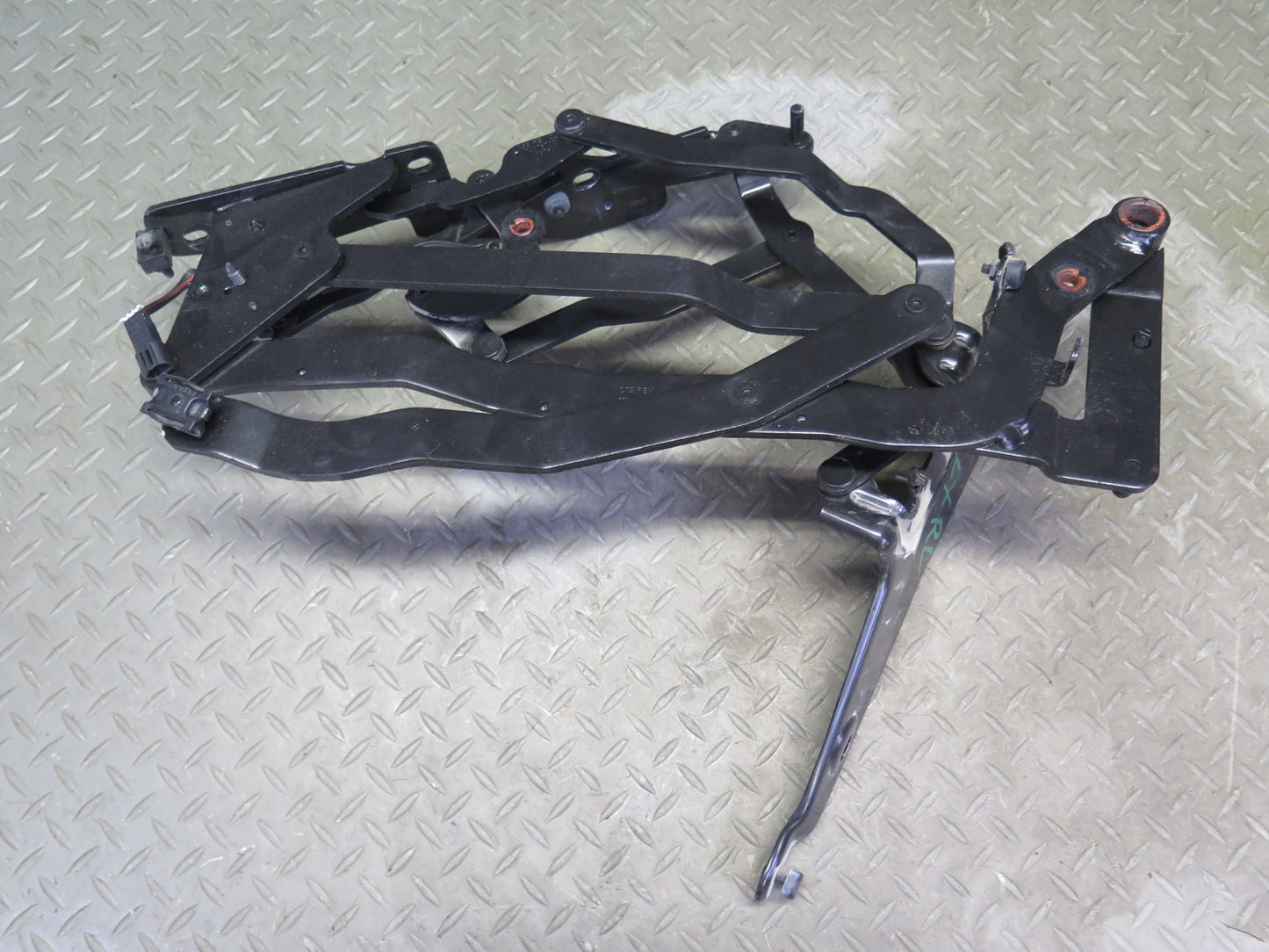 2004-2009 Cadillac XLR Rear Left & Right Side Convertible TOP Hinge Bracket Set