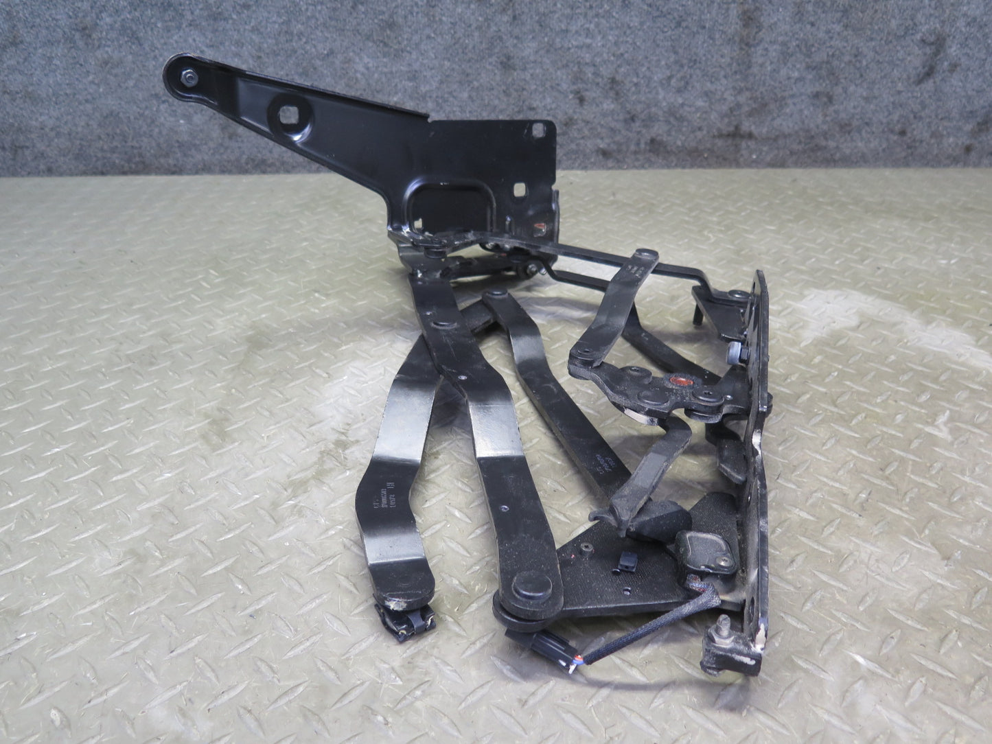 2004-2009 Cadillac XLR Rear Left & Right Side Convertible TOP Hinge Bracket Set