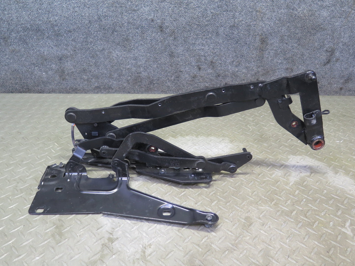 2004-2009 Cadillac XLR Rear Left & Right Side Convertible TOP Hinge Bracket Set