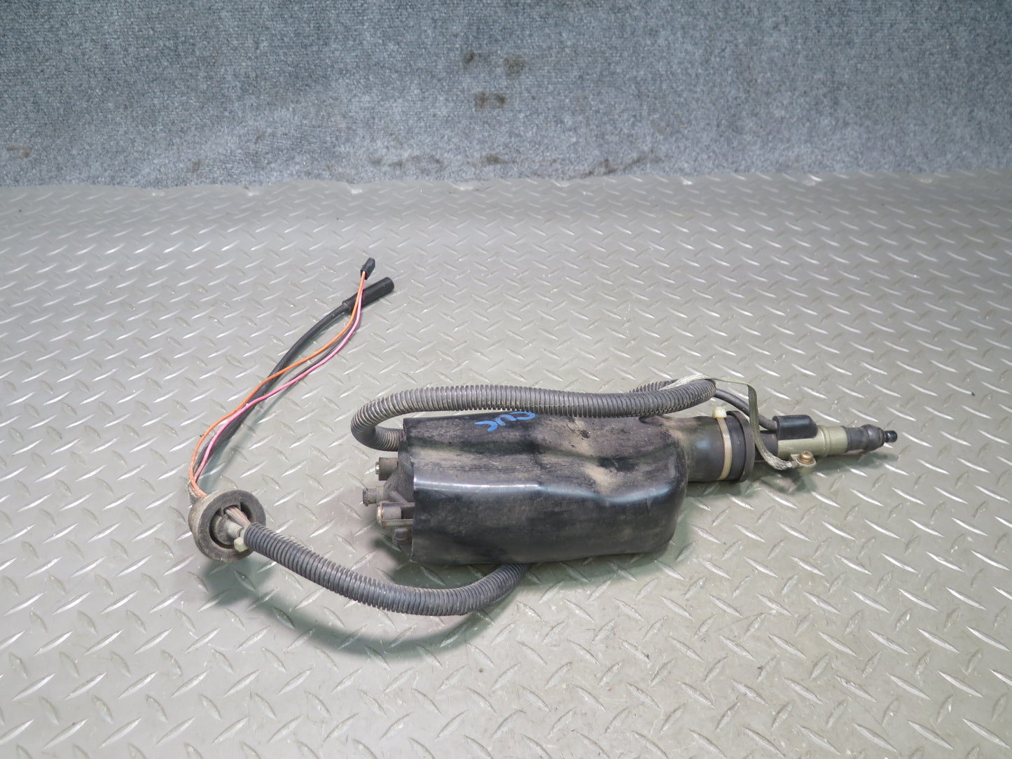 93-96 Chevrolet Corvette C4 Radio Power Antenna Assembly OEM