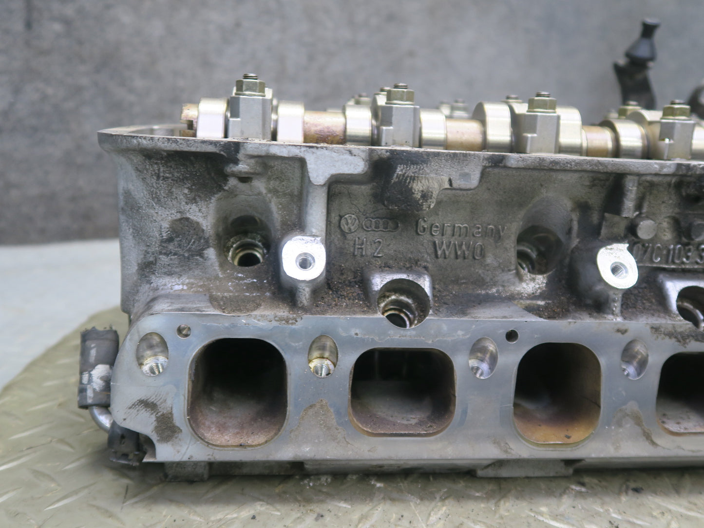 2006-2012 Bentley Flying Spur 6.0L W12 Engine Right Cylinder Head W/ Camshafts