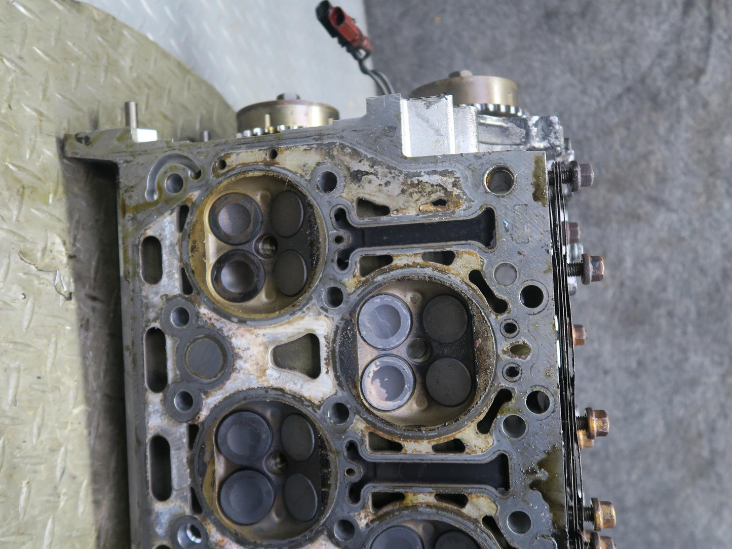 2006-2012 Bentley Flying Spur 6.0L W12 Engine Right Cylinder Head W/ Camshafts
