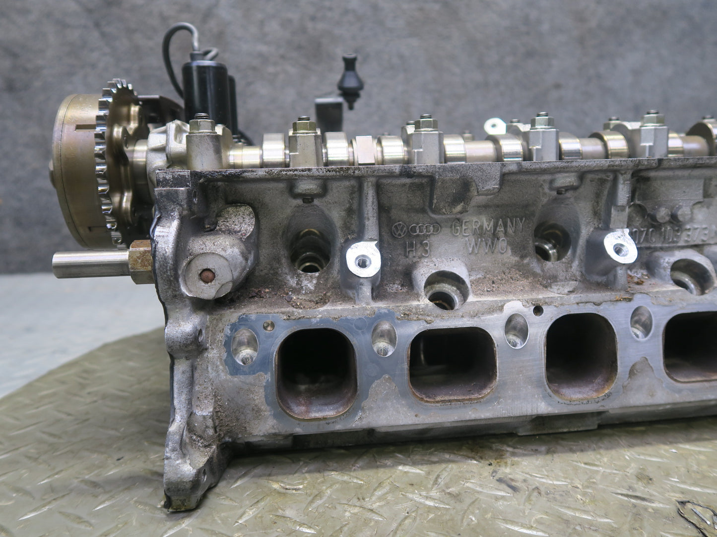 2006-2012 Bentley Flying Spur 6.0L W12 Engine Left Cylinder Head W/ Camshafts