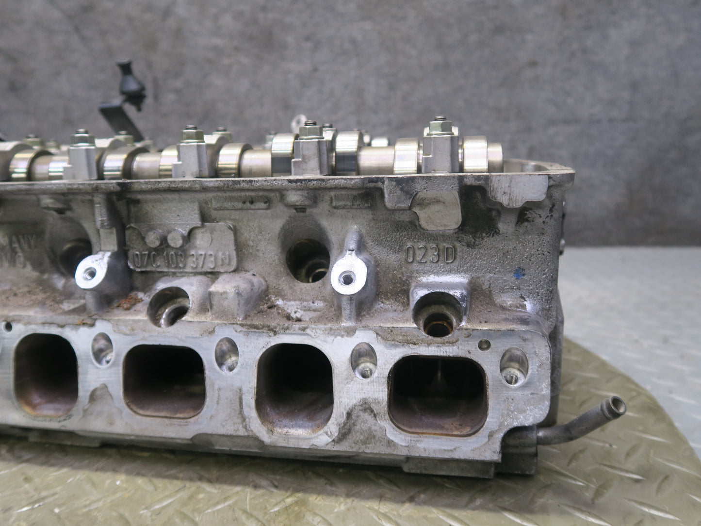 2006-2012 Bentley Flying Spur 6.0L W12 Engine Left Cylinder Head W/ Camshafts