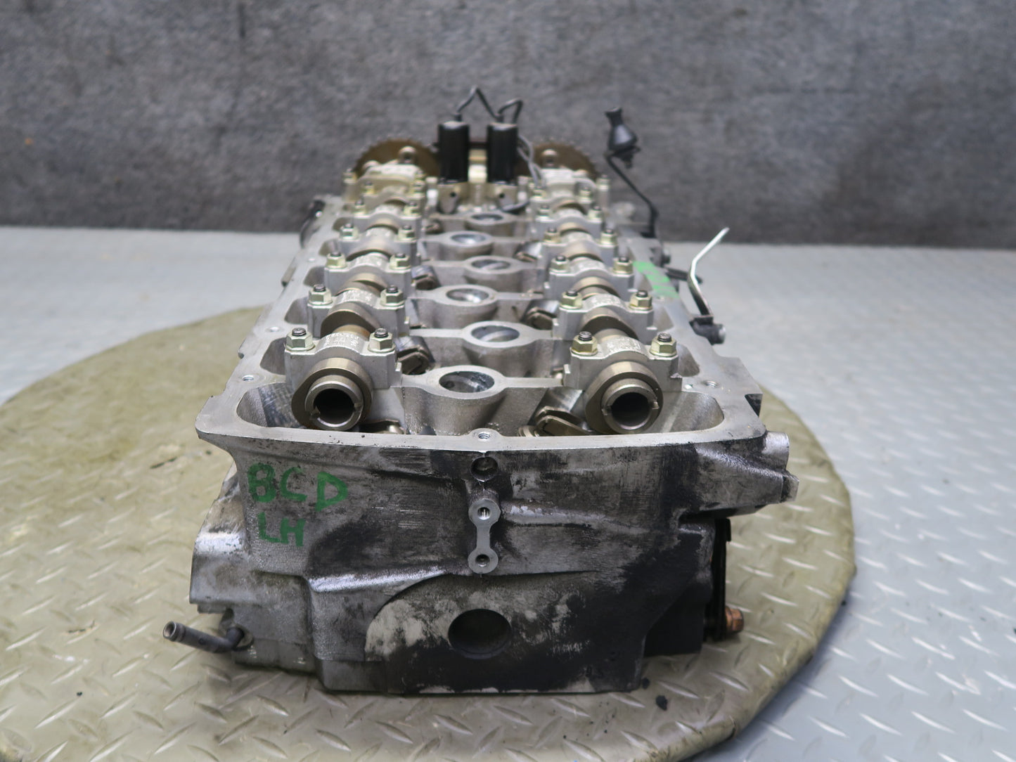 2006-2012 Bentley Flying Spur 6.0L W12 Engine Left Cylinder Head W/ Camshafts