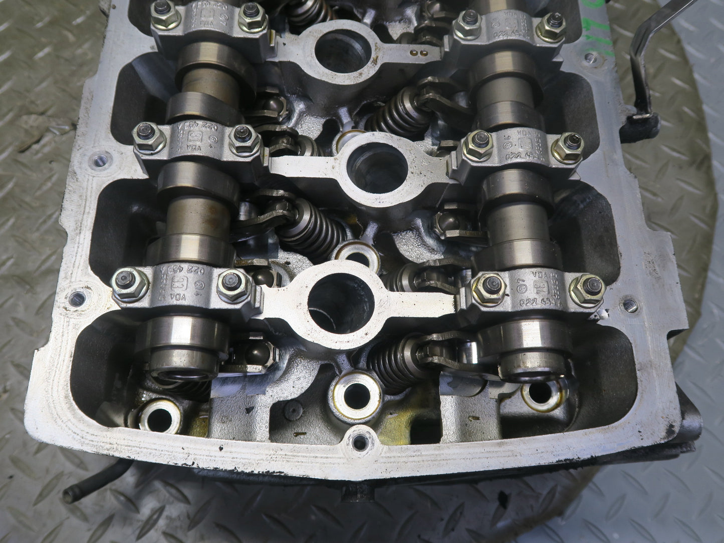 2006-2012 Bentley Flying Spur 6.0L W12 Engine Left Cylinder Head W/ Camshafts
