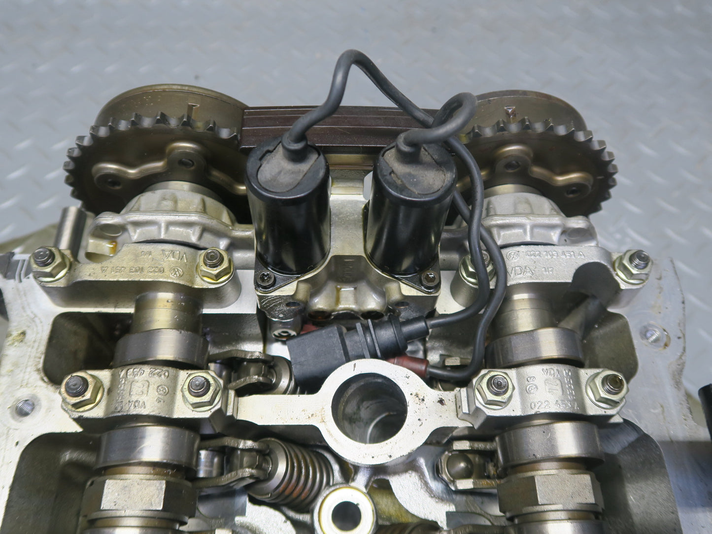 2006-2012 Bentley Flying Spur 6.0L W12 Engine Left Cylinder Head W/ Camshafts