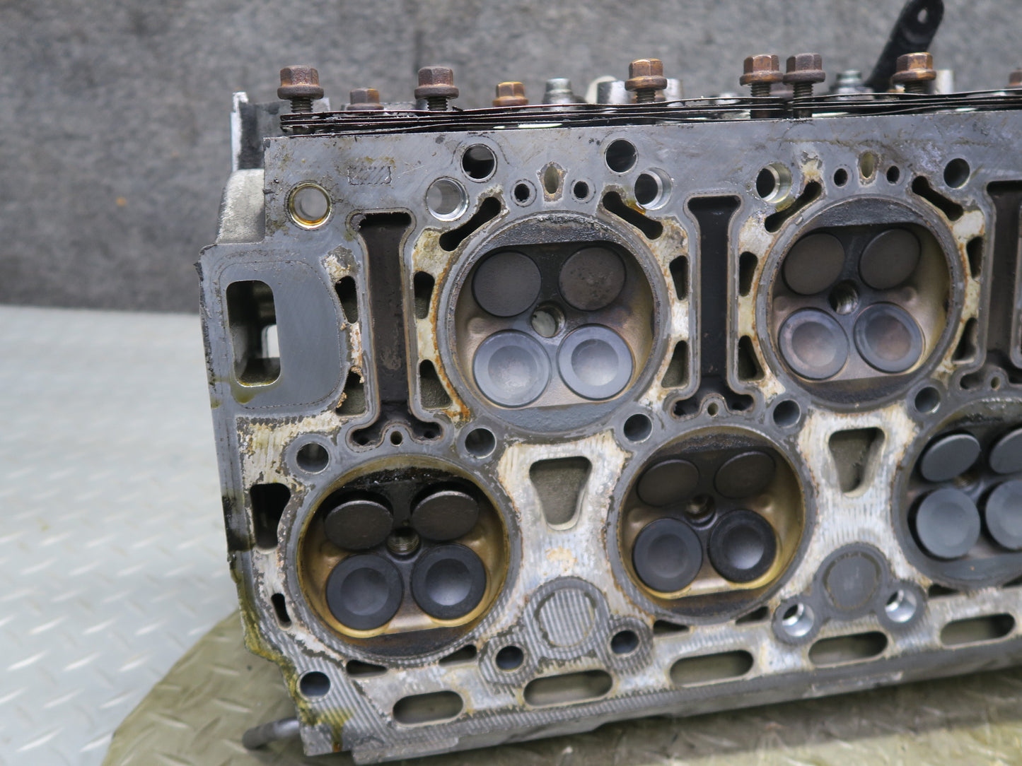 2006-2012 Bentley Flying Spur 6.0L W12 Engine Left Cylinder Head W/ Camshafts