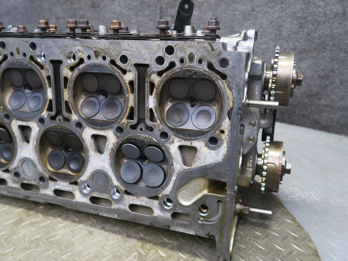 2006-2012 Bentley Flying Spur 6.0L W12 Engine Left Cylinder Head W/ Camshafts