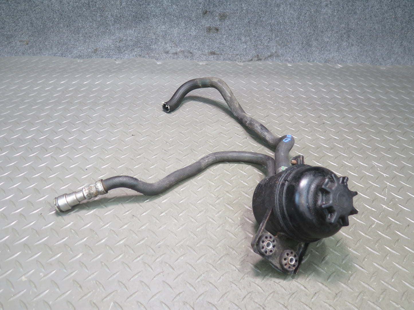 11-13 BMW E90 E91 E92 E93 335i Power Steering Fluid Reservoir w Hose OEM