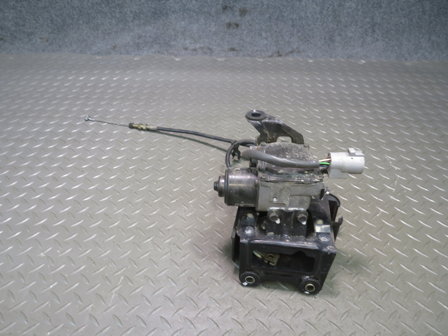 1991-1992 Toyota Land Cruiser FJ80 4.0L Speed Cruise Control Actuator w Cable