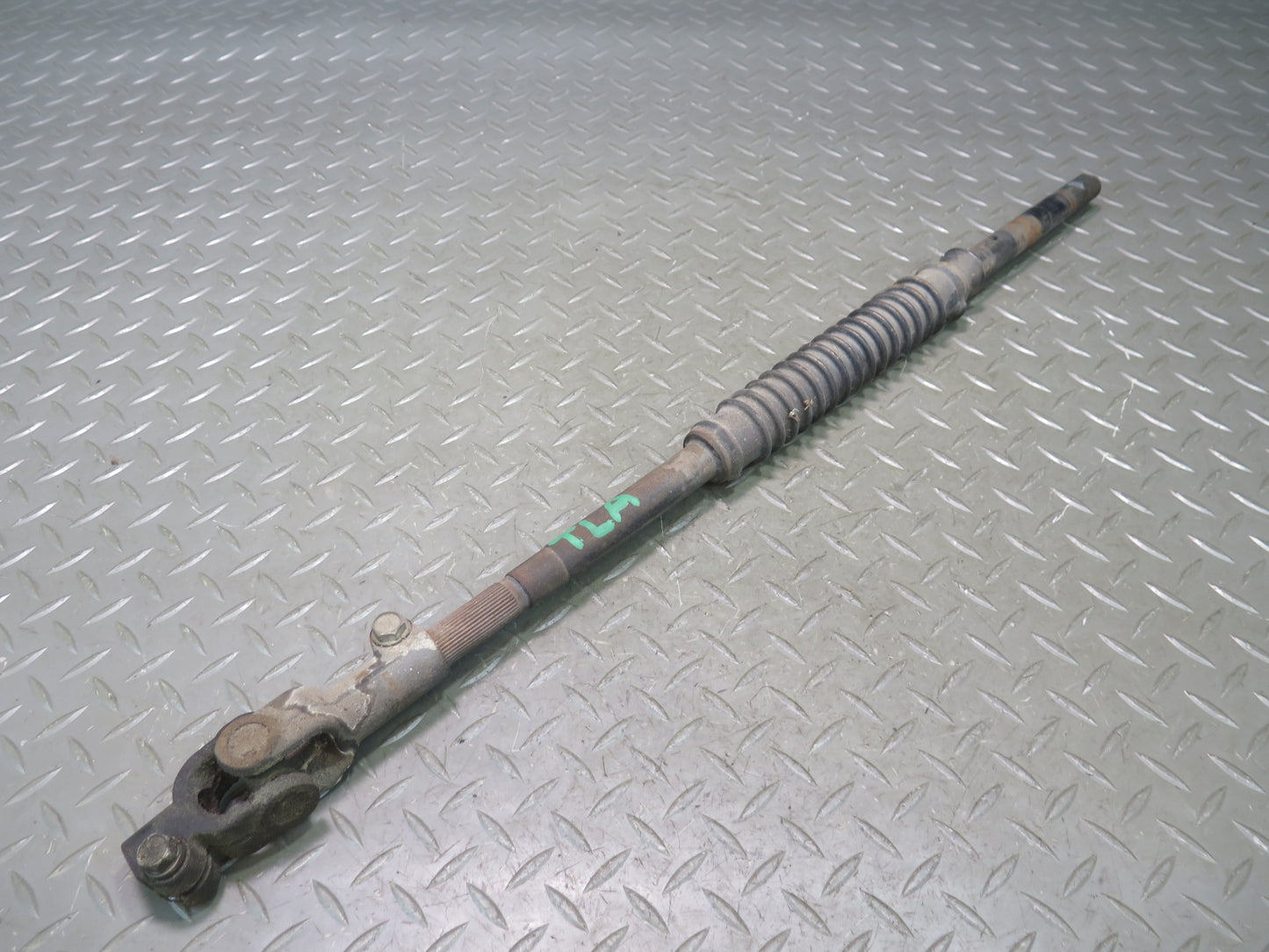 1991-1997 Toyota Land Cruiser FJ80 Intermediate Steering Shaft w U Joint Assy