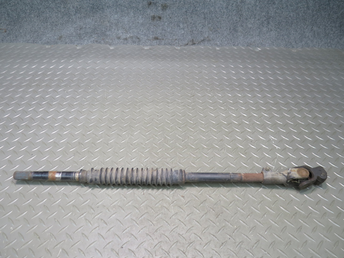 1991-1997 Toyota Land Cruiser FJ80 Intermediate Steering Shaft w U Joint Assy